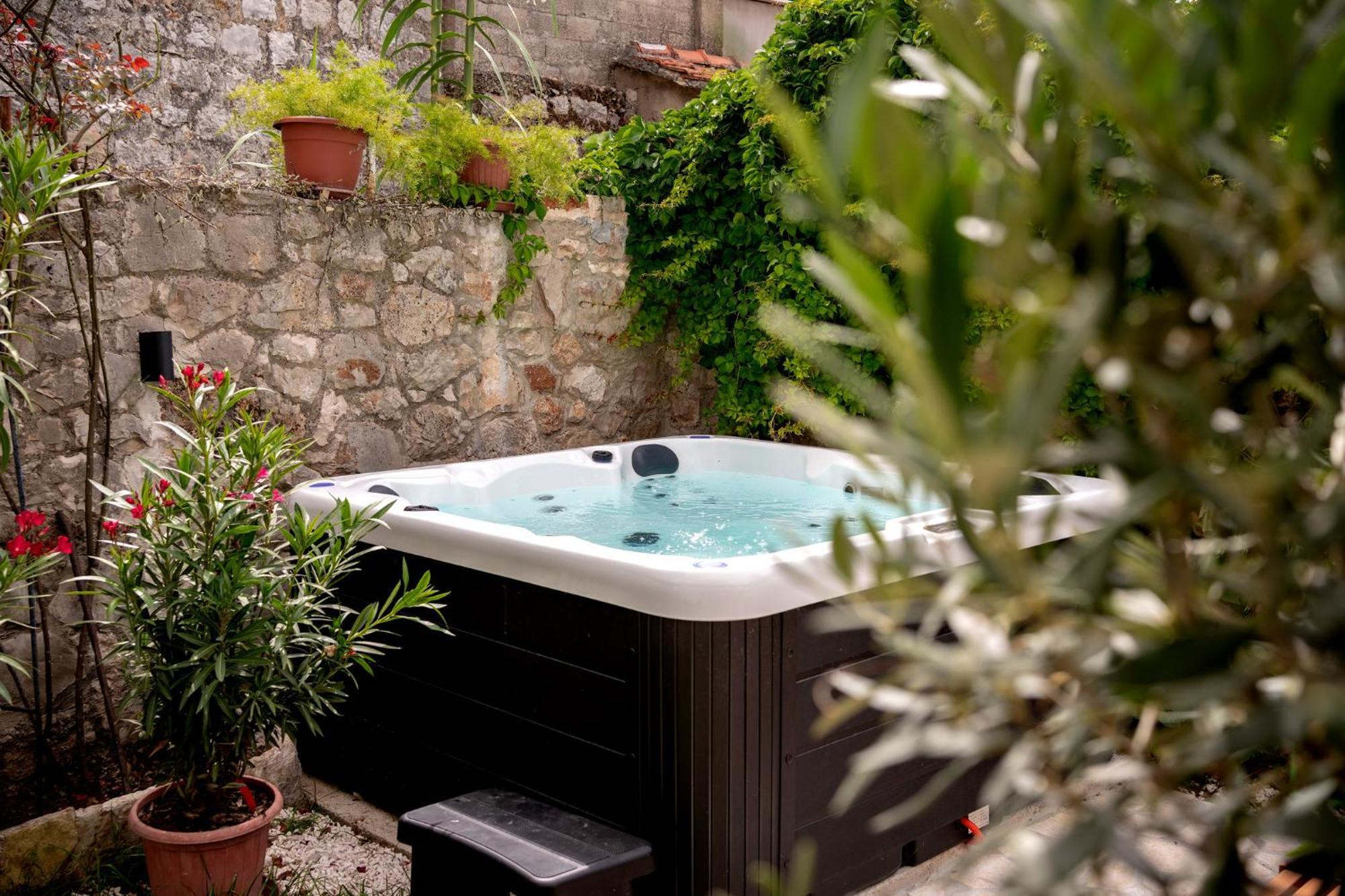 Holiday Home Skala With Hot Tub & Kala With Terrace Pitve Экстерьер фото